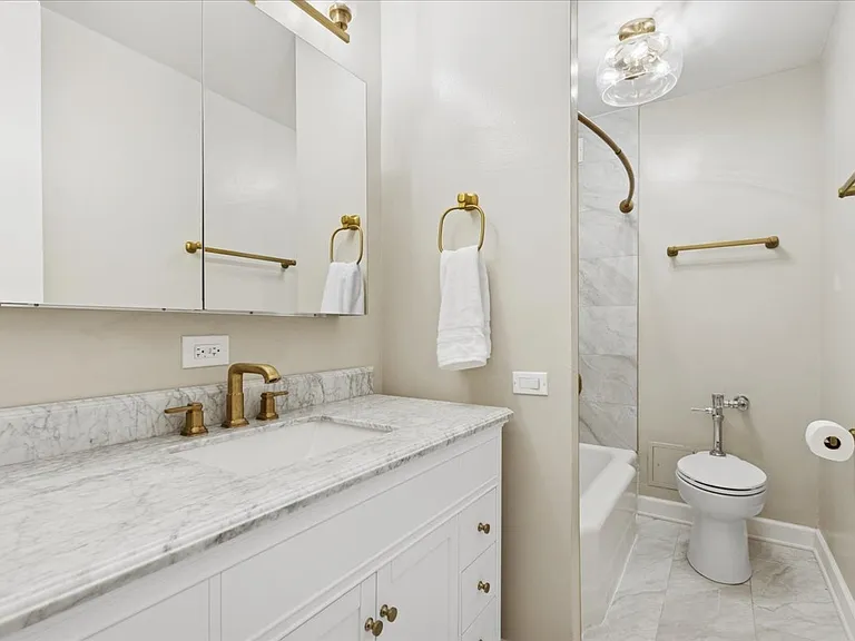 535 N Michigan Ave #2204 — Photo 14