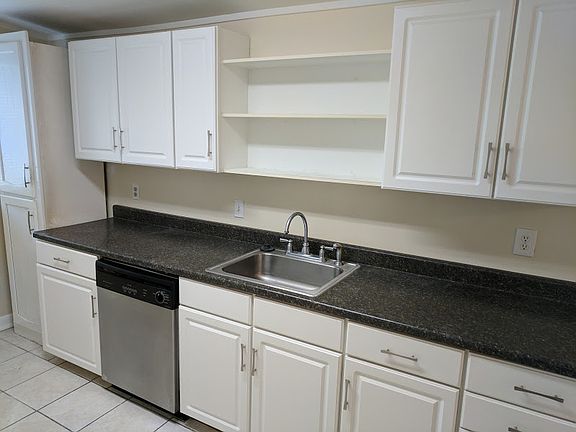 2nd image of 1506 Amelia Ave