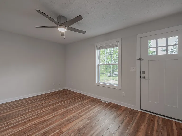 800 Rolling Hills Dr #8 — Photo 4