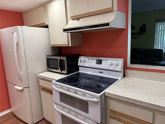 5th image of 2058 COMO STREET