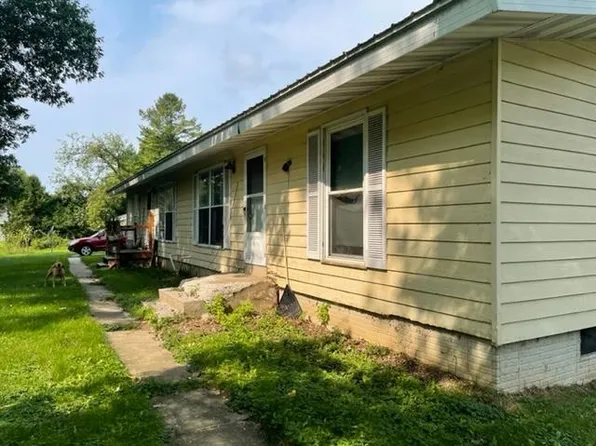 109 N Lemke St, Cecil, WI 54111