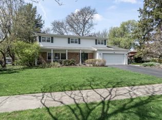 901 Crestfield Ave, Libertyville, IL 60048