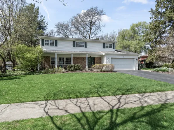 901 Crestfield Ave, Libertyville, IL 60048