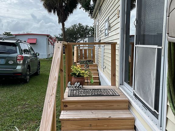 3rd image of 142 N Apopka Ave #114