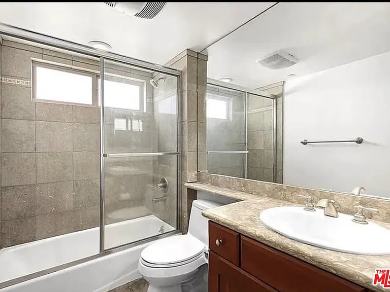 1621 Barry Ave #Penthouse 3 — Photo 9