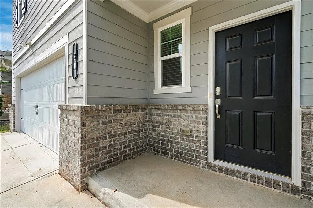 4 bed, 2.5 bath, 1928 sqft, $2,000 — Photo 2