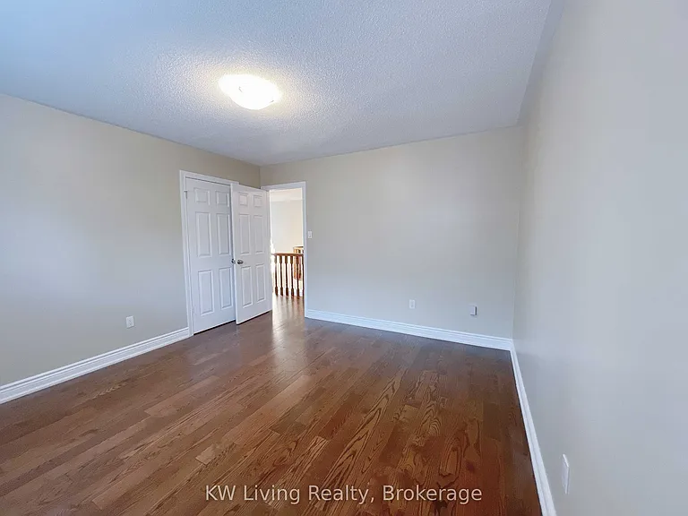 47 Waltham Cres — Photo 24