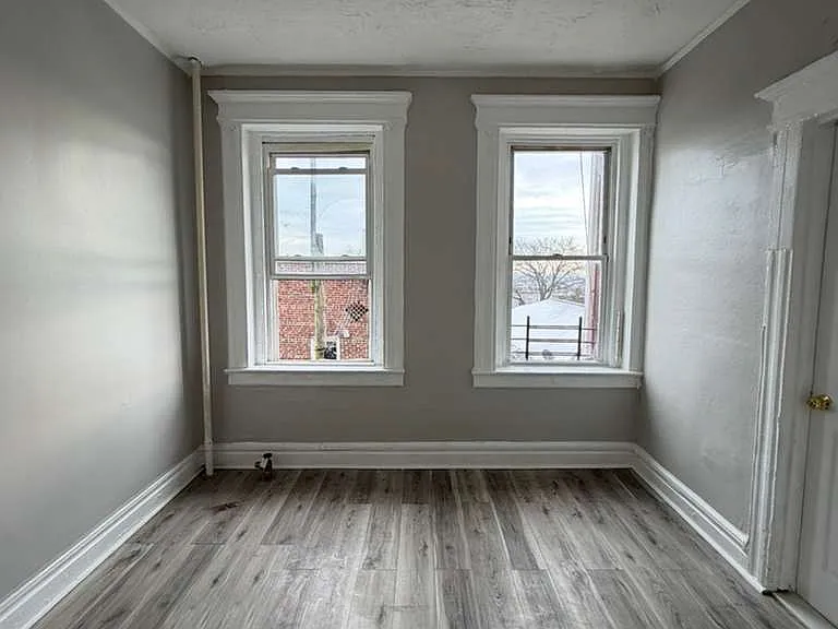 225-227 Clifton Ave #10 — Photo 5