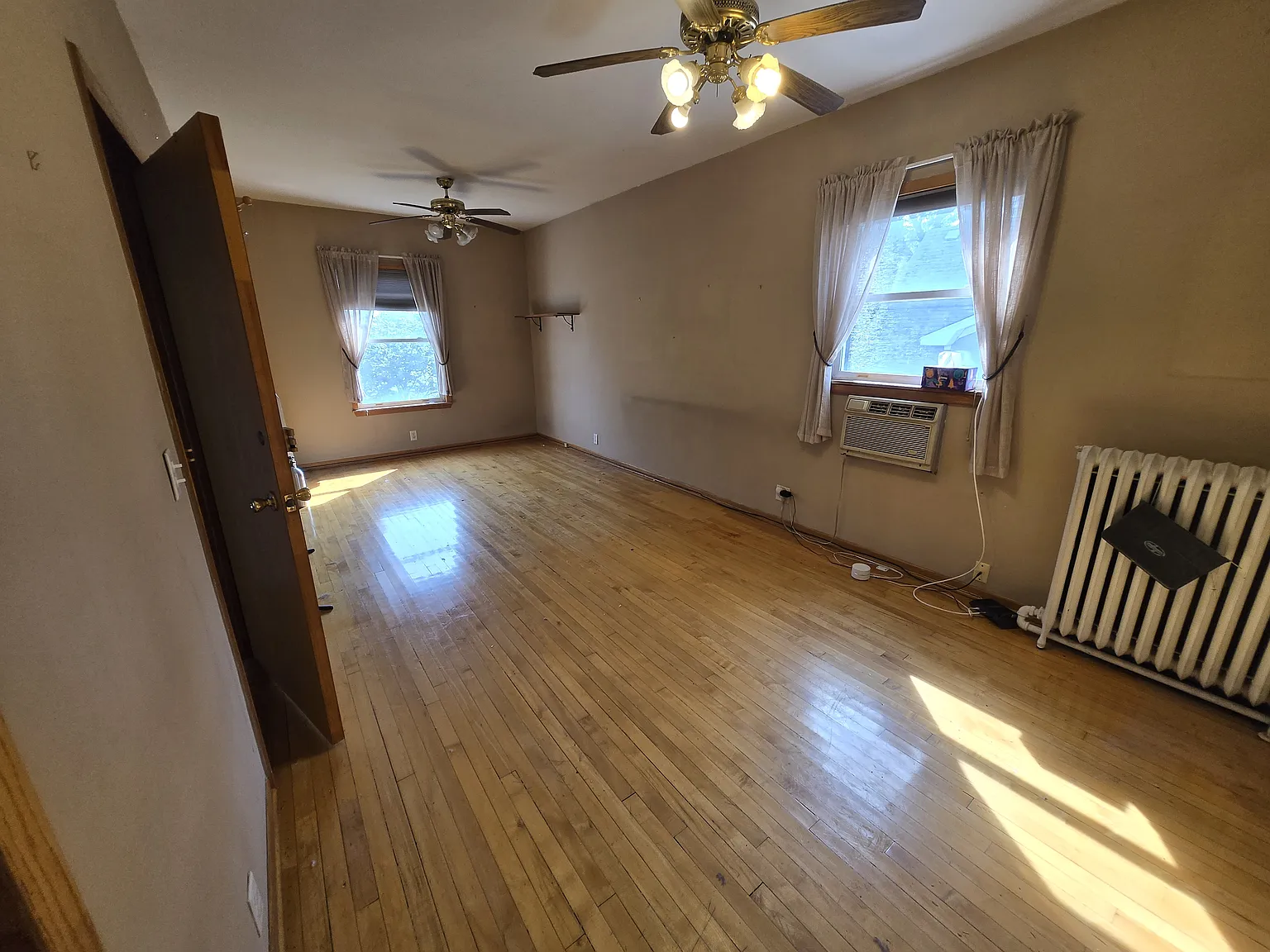 2 bed, 600 sqft, $1,600 — Photo 2