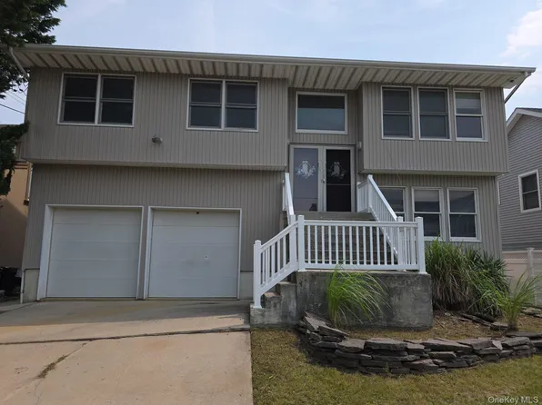 2871 Shore Road, Seaford, NY 11783
