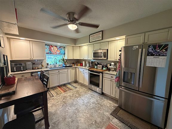 5th image of 1405 SW 2nd St