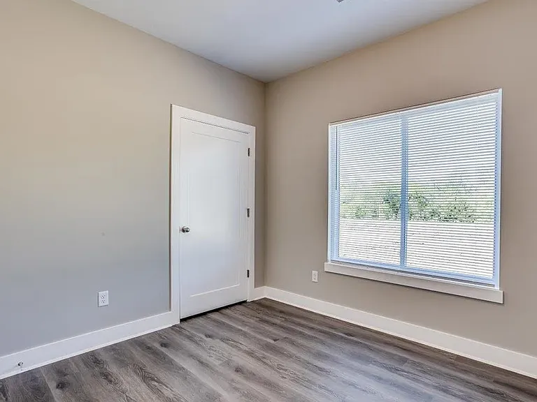 4948 N Vassar Ave — Photo 7