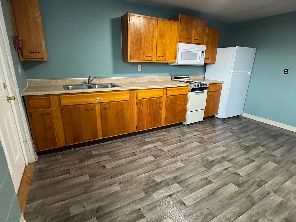 411 Hal Greer Blvd #10
