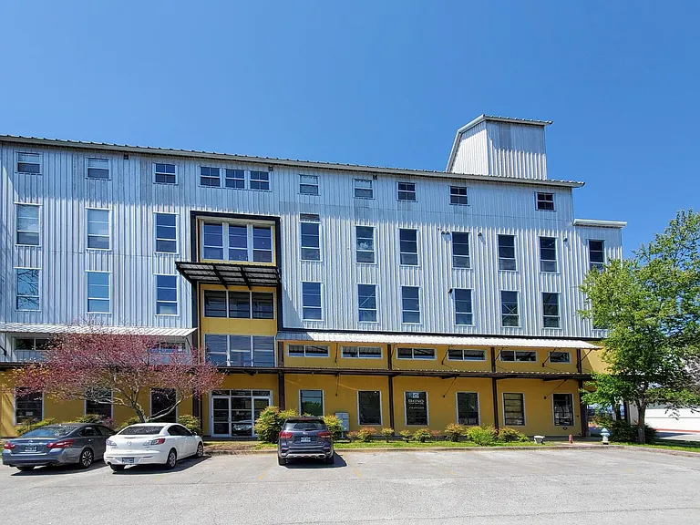 525 S School Ave — Photo 1