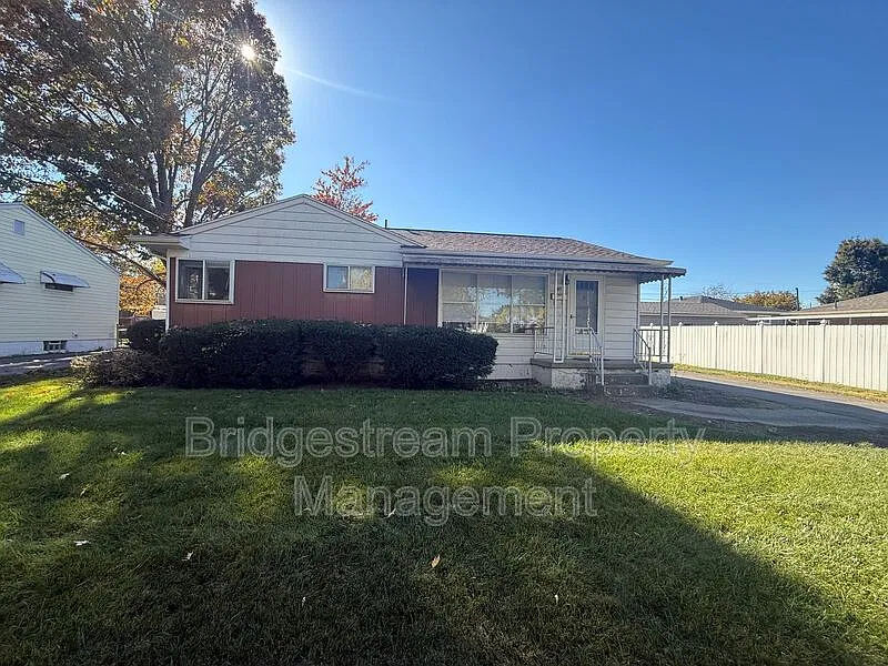 3 bed, 1.5 bath, 988 sqft, $1,095 — Photo 2