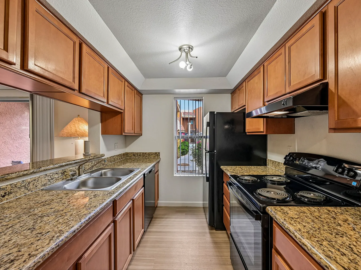 La Paloma Apartments — Photo 4