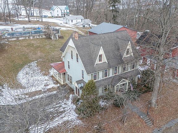 3rd image of 593 Village Rd