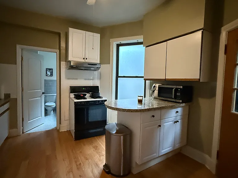 1134 W Oakdale Ave #2F — Photo 5