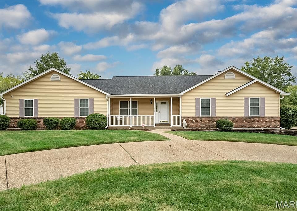 1st image of 825 Colleen Dr