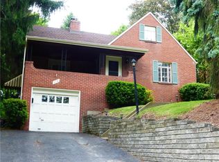 318 Broadway Dr, Pittsburgh, PA 15236