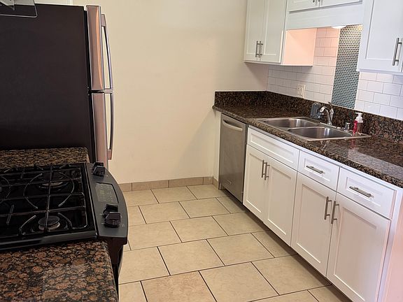 3rd image of 4841 Whitsett Ave #12
