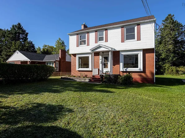 44 Locks Rd, Dartmouth, NS B2X 2J5