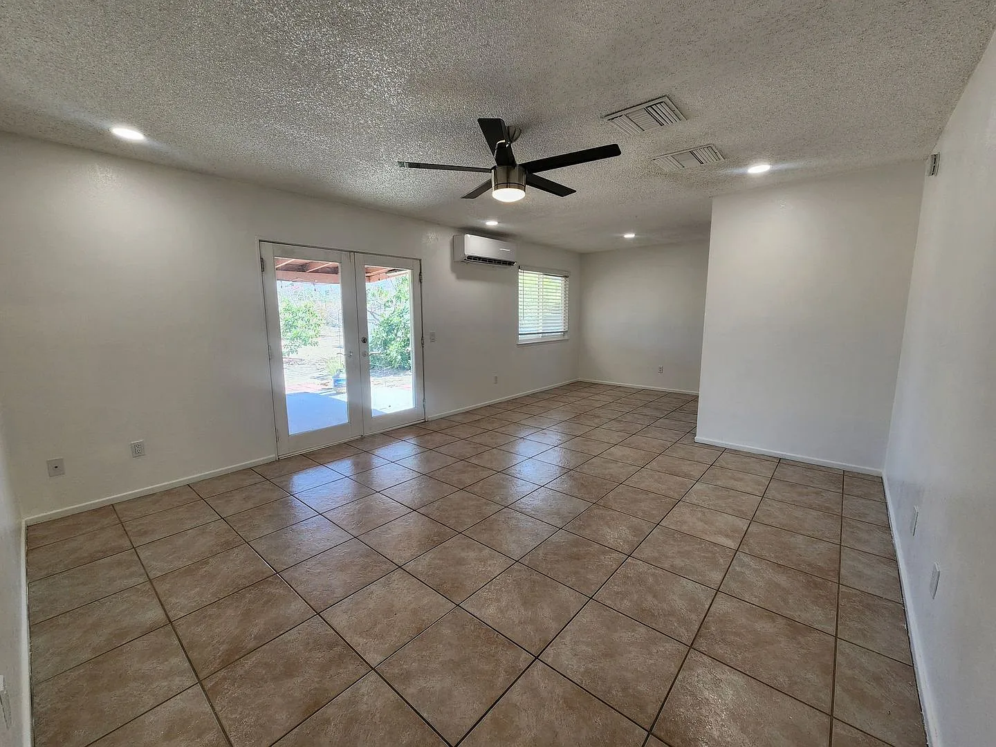 Must See! Spacious 3 Bedroom Home w/ Solar — Photo 3