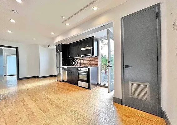 Rented by Reavis | media 13