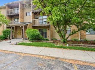 633 Virginia Rd APT 214, Crystal Lake, IL 60014