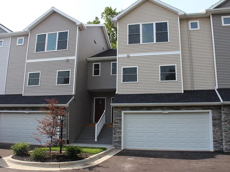 2039 Hamilton Rd — Photo 2