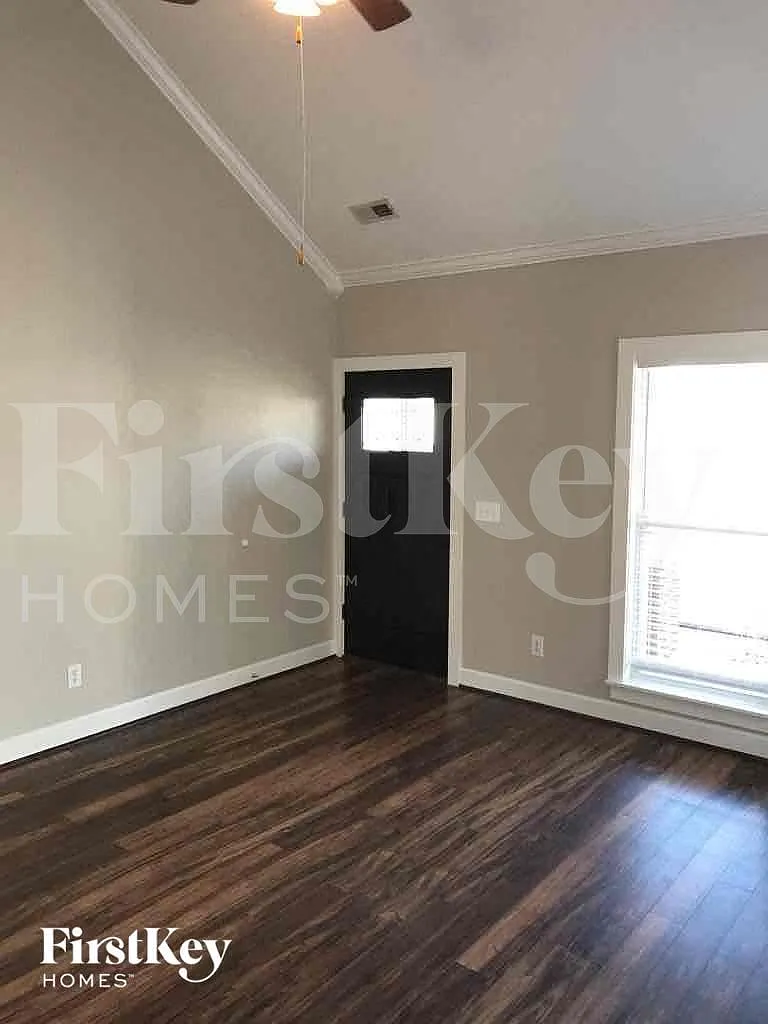 Building Photo - 153 Creekstone Trl