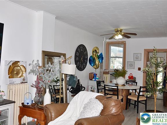 4th image of 154 E Union St