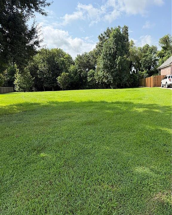 1st image of 120 Green Trails Dr