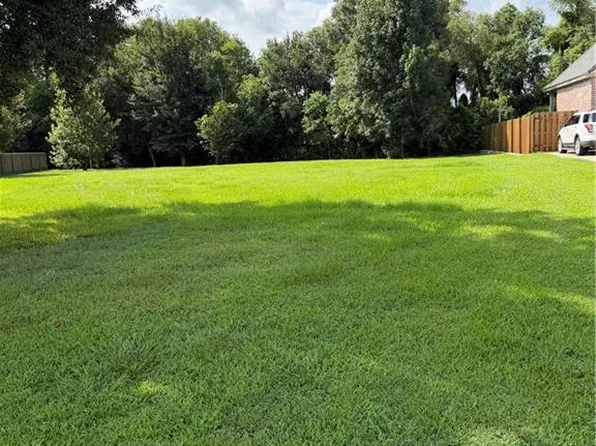 120 Green Trails Dr, Belle Chasse, LA 70037