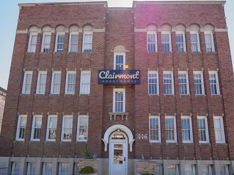 Clairmont — Photo 114