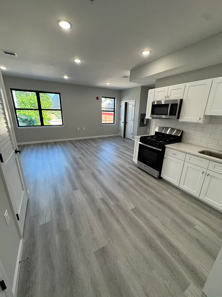 2 bed, $2,327 — Photo 4