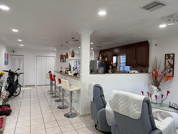 5th image of 814 Colonial Road