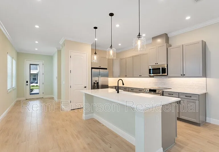 8828 Sperry St — Photo 2