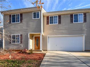 5614 Waterpoint Dr, Browns Summit, NC 27214