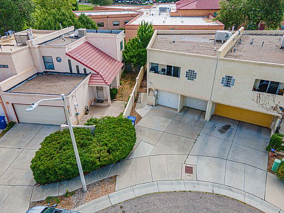 2nd image of 10040 Del Chaparral Ct NE