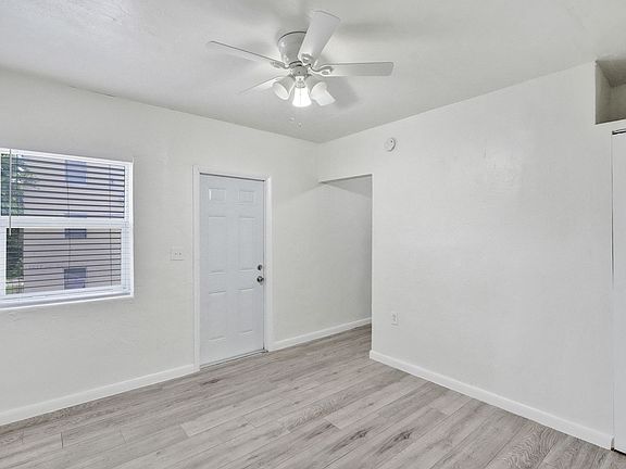 5th image of 200 NW 13th St APT 5