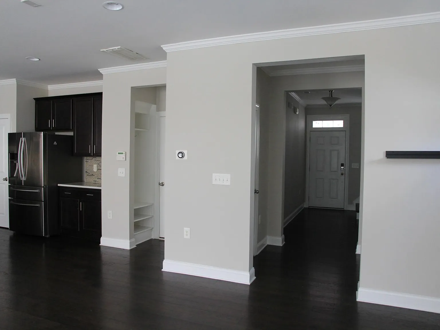 3 bed, 2.5 bath, 2600 sqft, $2,599 — Photo 3