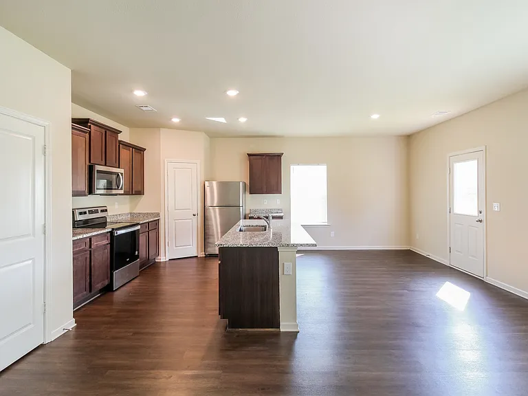 772 Fitzroy Dr — Photo 3