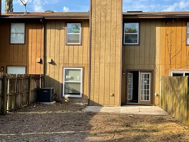 3 bed, 2.5 bath, 1464 sqft, $1,750 — Photo 2