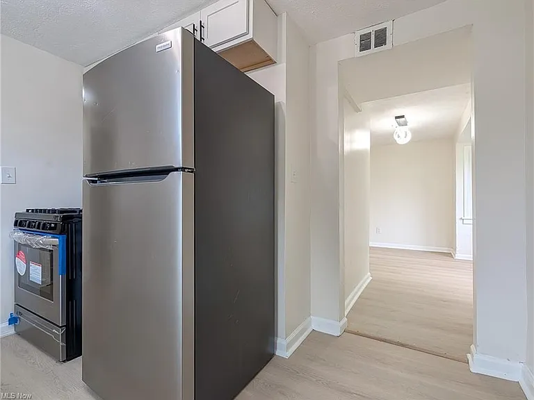 14817 Naples Ave — Photo 6
