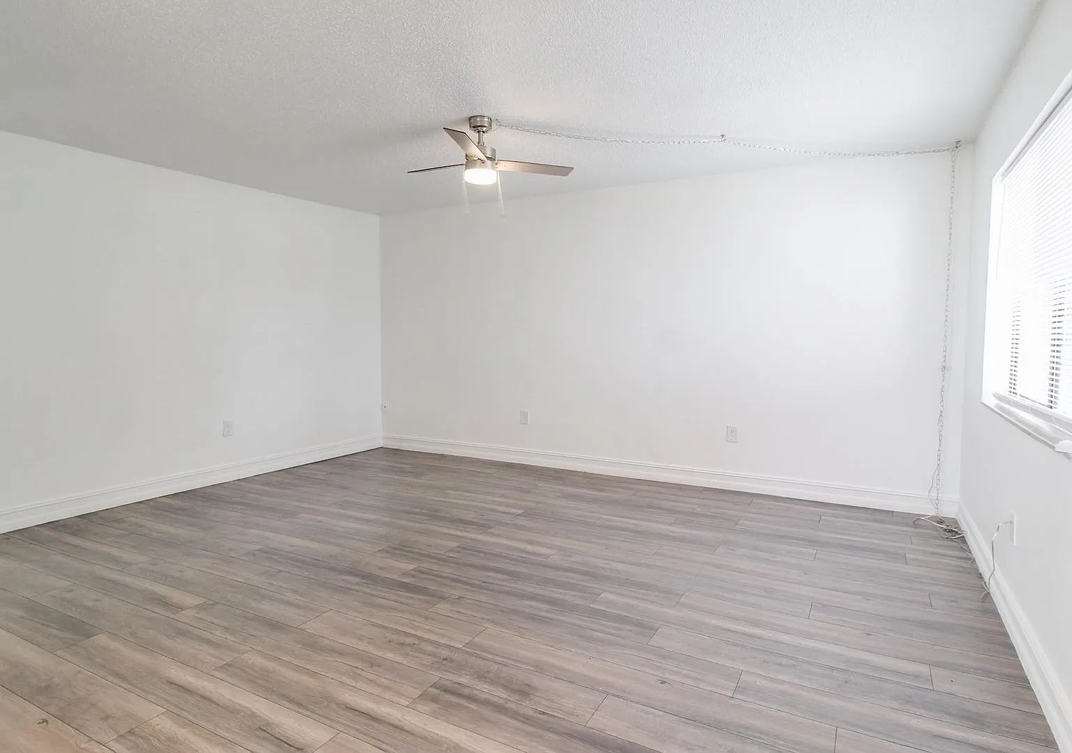2509 Oak Park Way - 2bd 2ba - Available NOW! — Photo 3