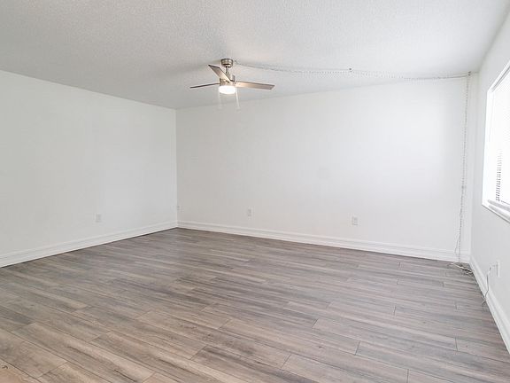 3rd image of 2509 Oak Park Way #115