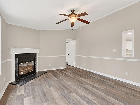 4th image of 154 Hickory Tree Ln