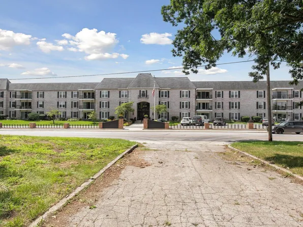 1077 Greenleaf Blvd APT 215, Elkhart, IN 46514