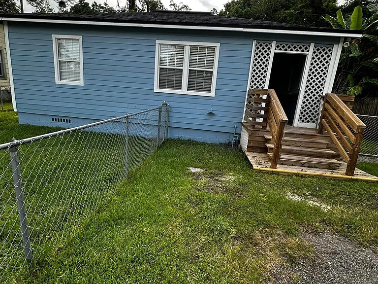 1290 Stimson St — Photo 2